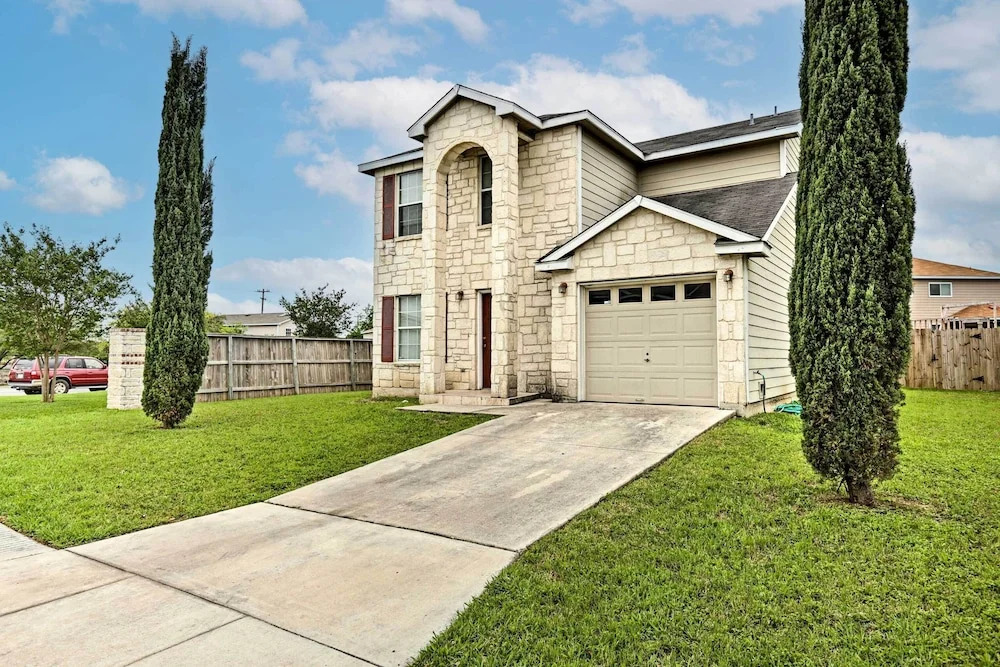 Spacious Family Home Near San Antonio Hotspots!