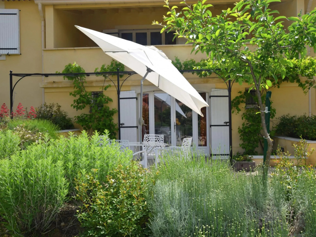 Modern Terrace Stay Montbrun