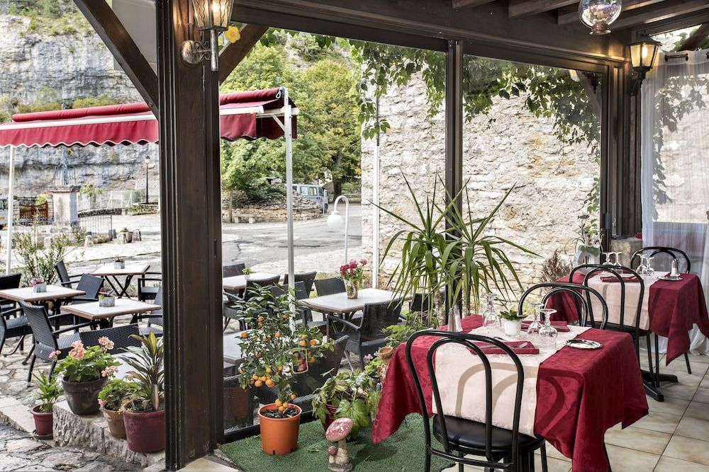 Logis Hôtel restaurant Auberge de la Cascade