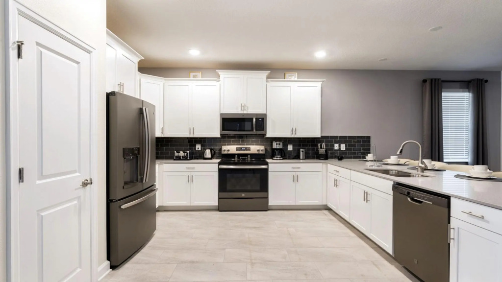 Resort 9BR Family Disney Pool Villa w Greenview