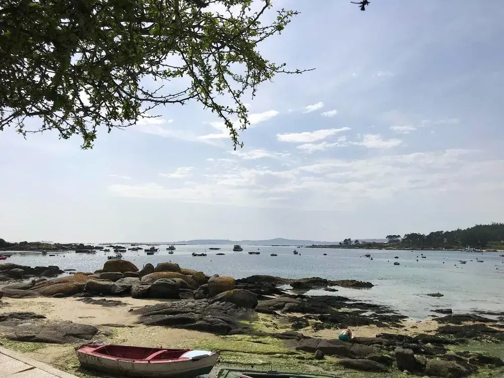 Apartment With 2 Bedrooms in Illa de Arousa, With Wonderful sea View, Furnished Garden and Wifi Near the Beach