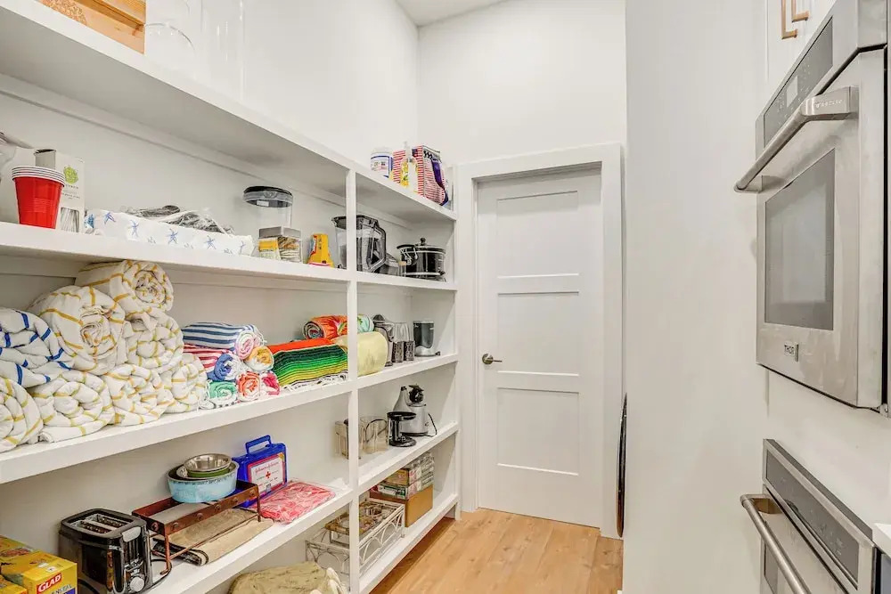 3,200-sq-ft Hideaway 5 Mi to Downtown Sarasota!