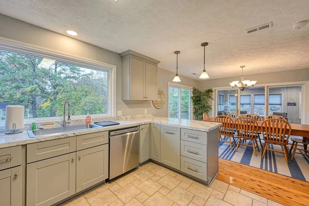 Yellow Fellow - Lake House With hot Tub, Waterfront Deck, Swimming Cove & Firepit