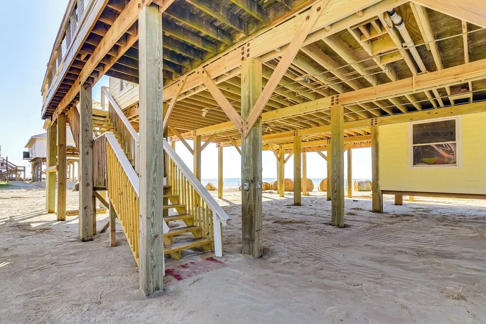 Beachfront Home w/ Deck + Views in Freeport!