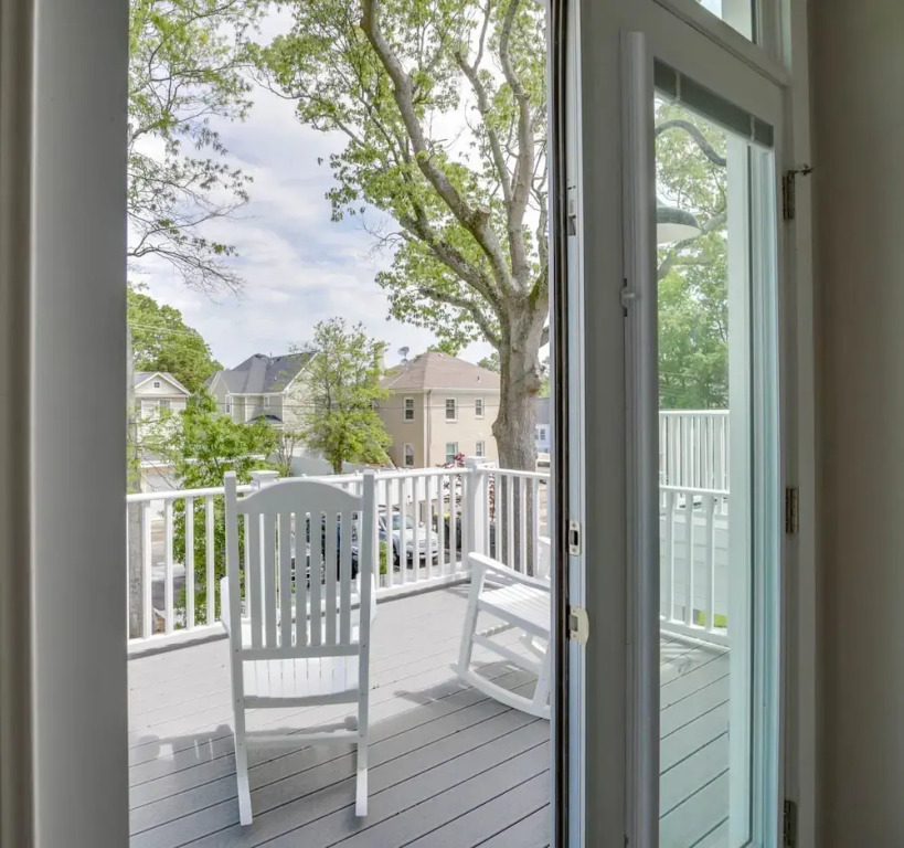 519 The Great Neck House