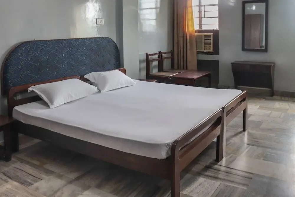Hotel Galaxy by OYO Rooms