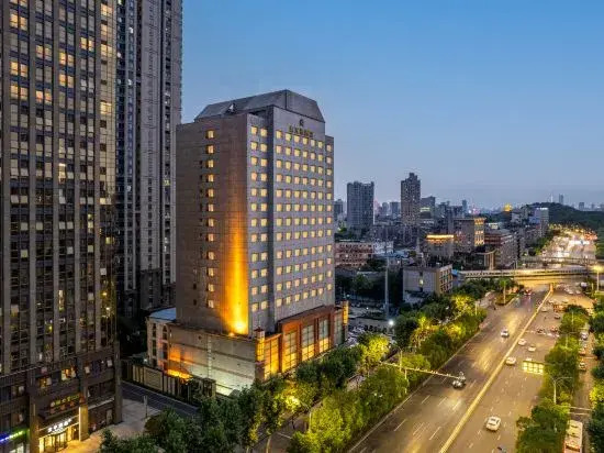 New Land Hotel