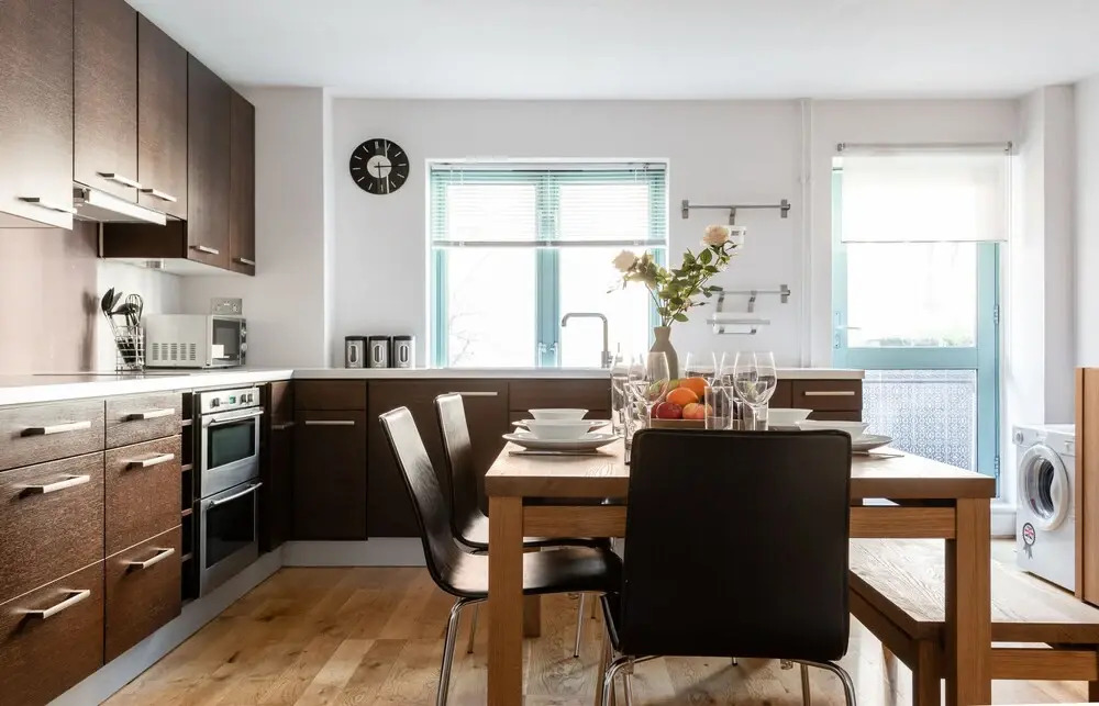 Platinum Apartment in West London 9955