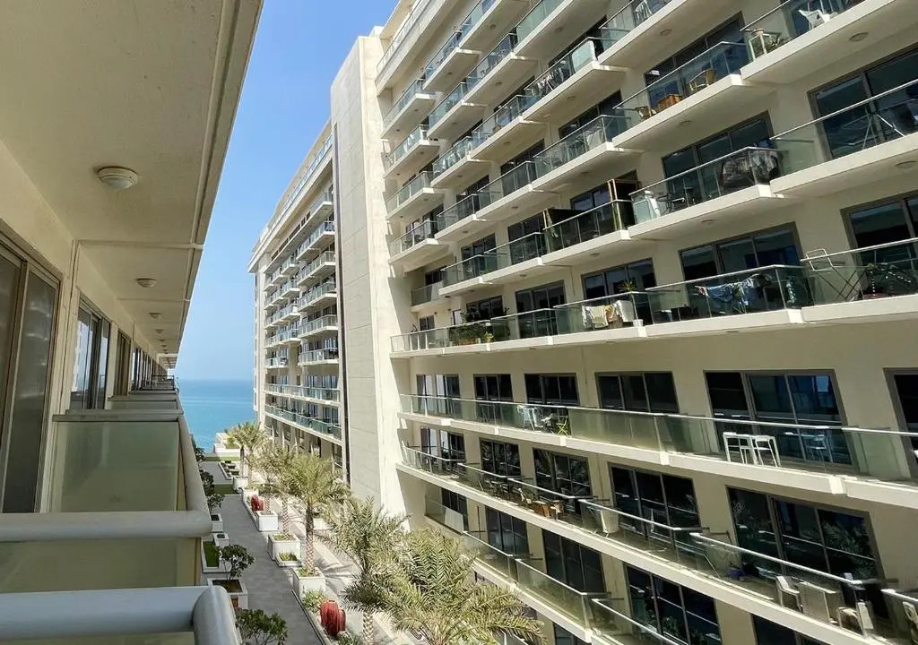 Deluxe Studio Private Apartment - Beachfront Property