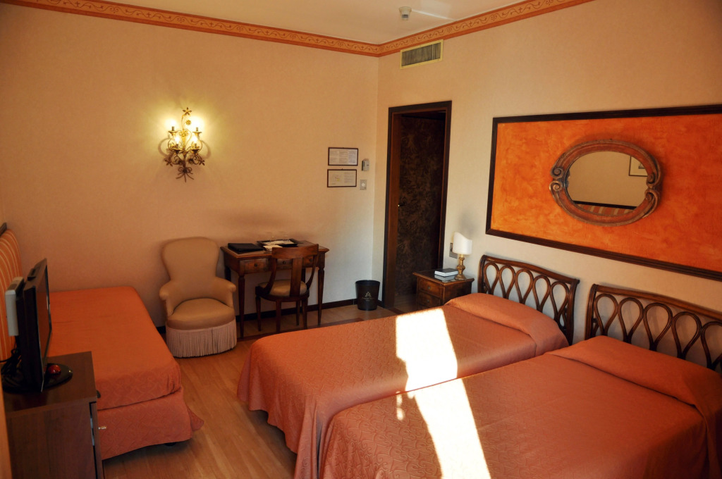Admiral Hotel