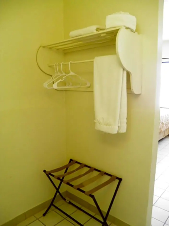 #53 Bungalow Seaside Hotel & Victors RV Park