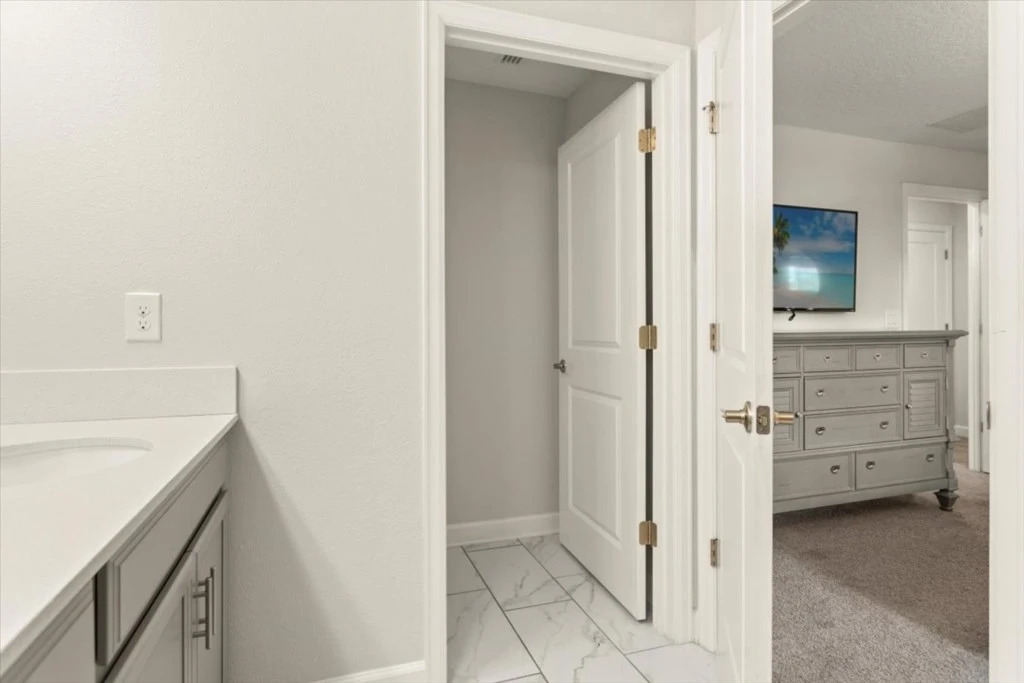 5 Bedroom 4 Bathroom Storey Lake 5007 Wa