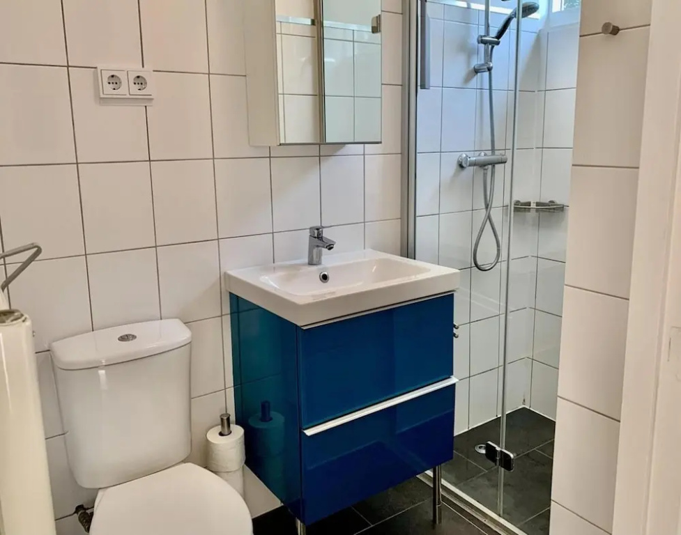 3 bedrooms, 5 beds, beautiful garden