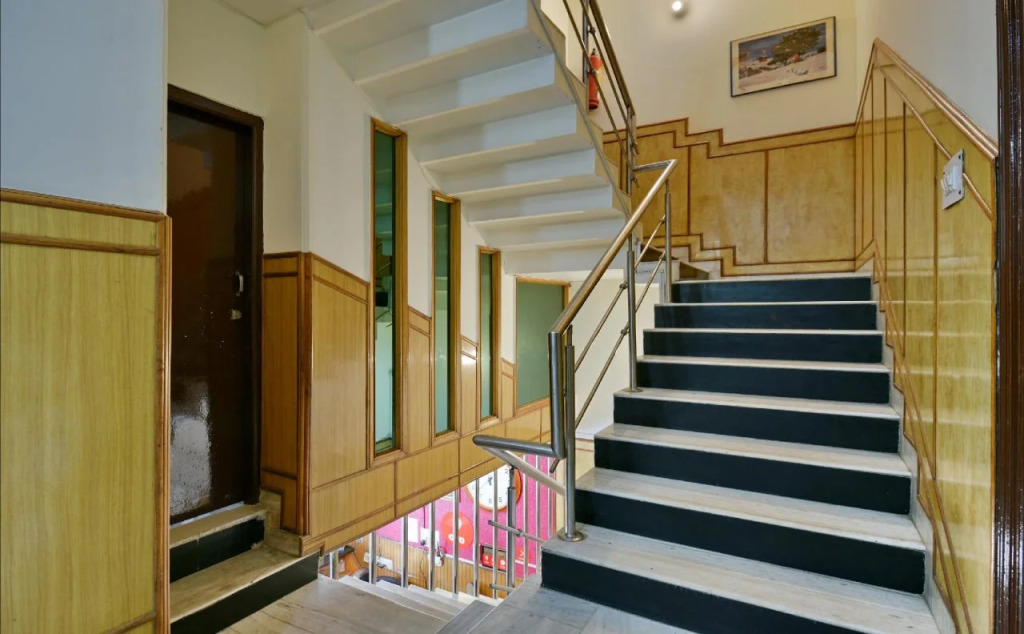 OYO 9963 Hotel Raja Palace