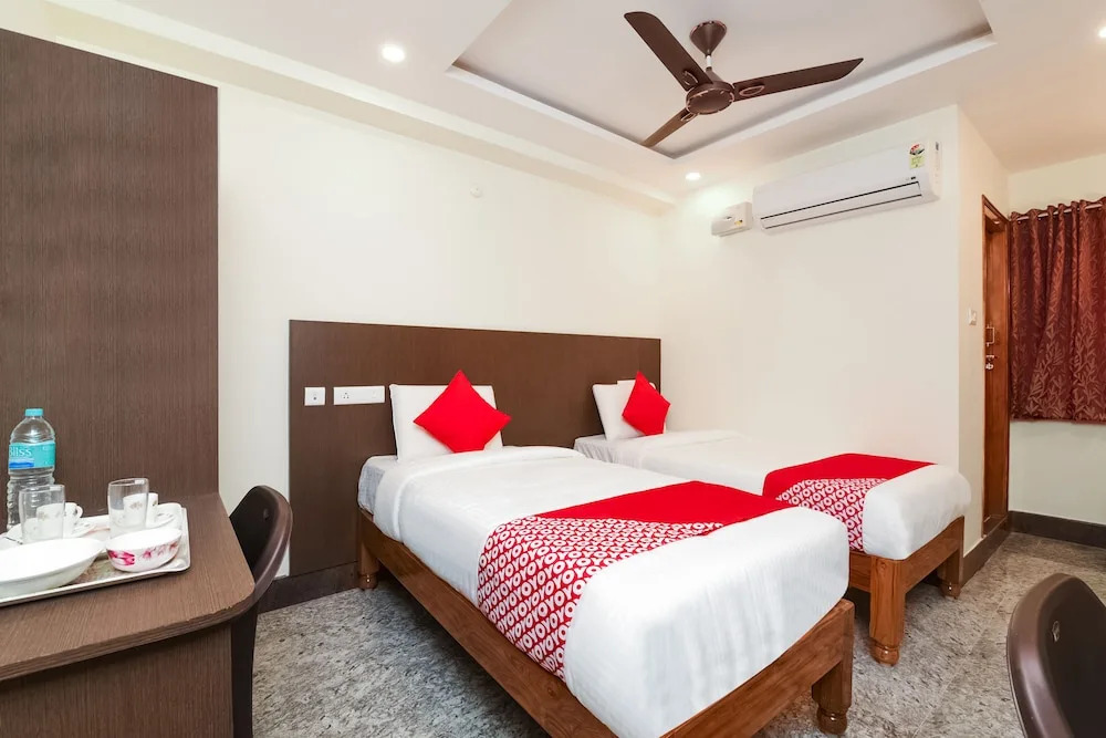 Oyo 29754 Sri Lakshmi Srinivasa Grand