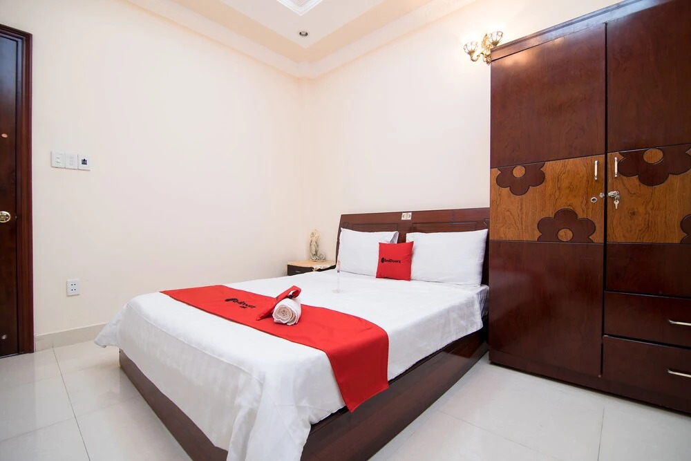 Reddoorz near Hoang Van Thu Park