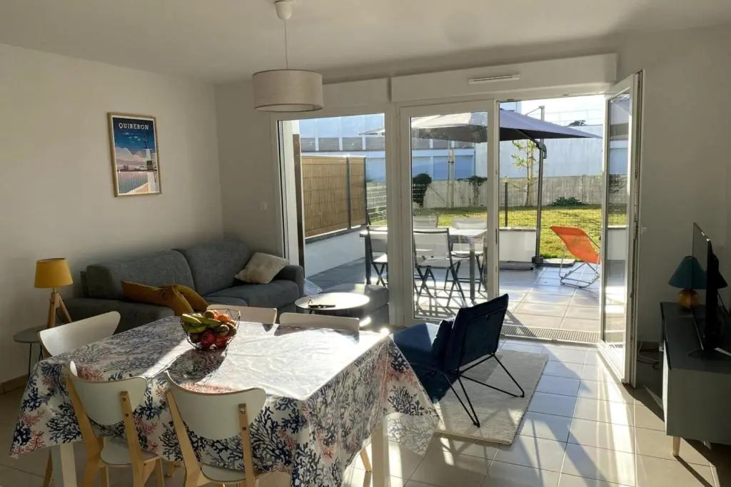 Residence 350 meters from the main beach