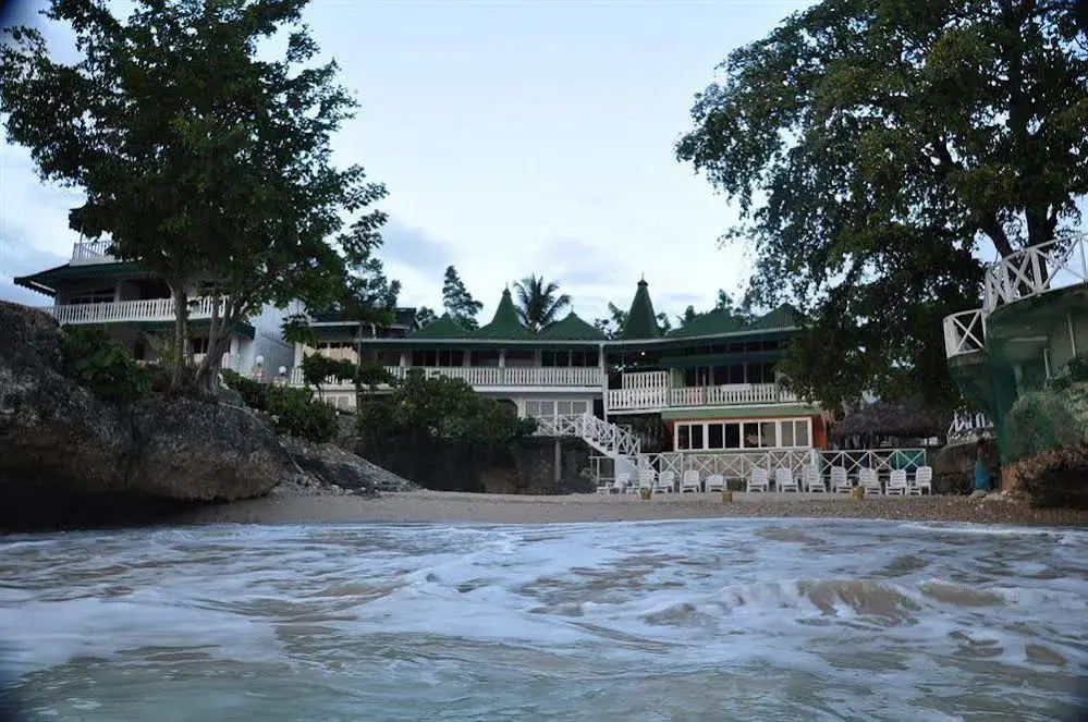 Dan's Creek Hotel