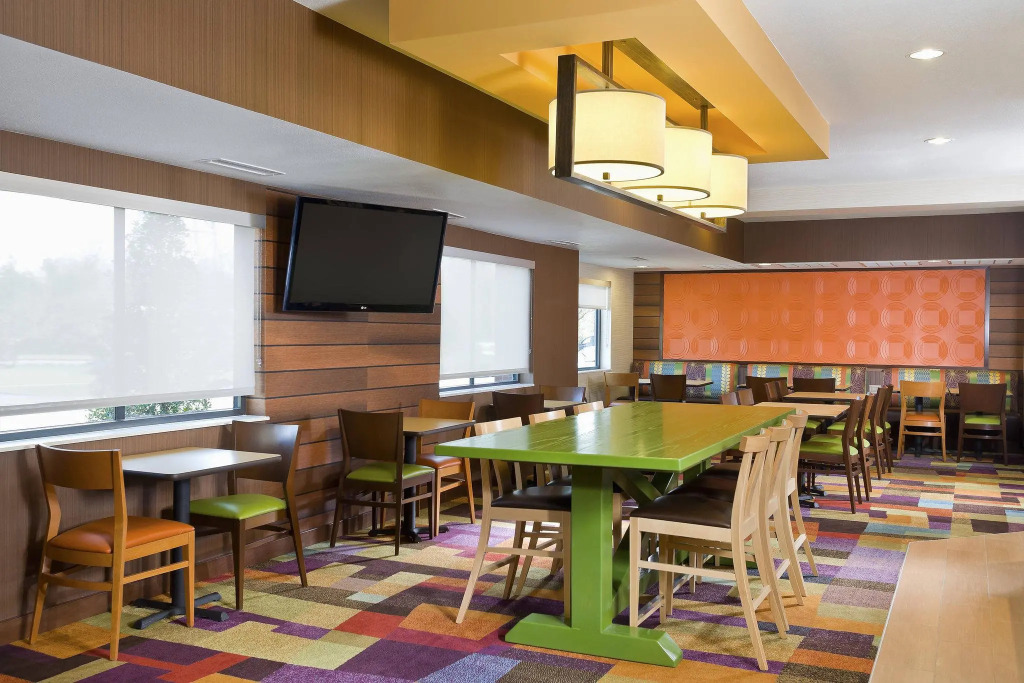 Fairfield Inn & Suites Lexington Keeneland Airport