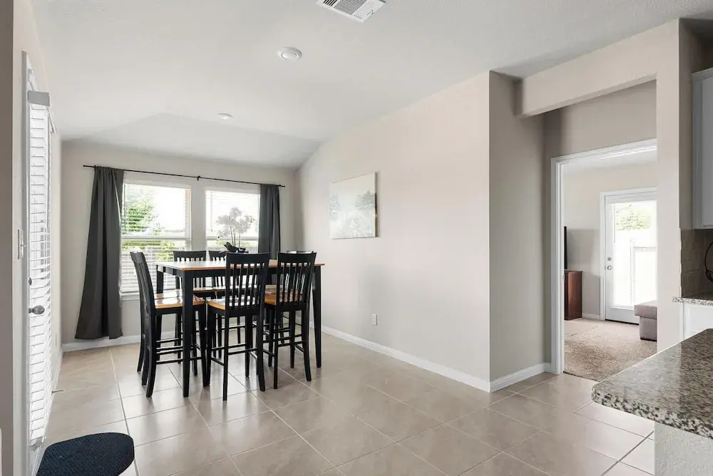 Charming 4BR Spacious Backyard in Hutto