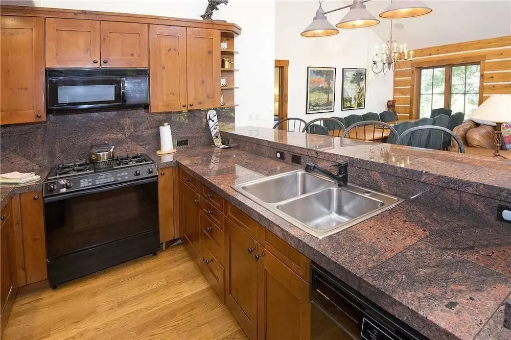 Buckhorn Townhome #9 4 Bedrooms 5 Bathrooms Townhouse