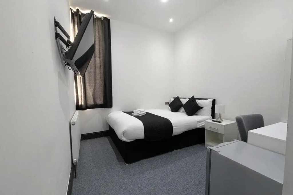 OYO Firs Lodge London Heathrow