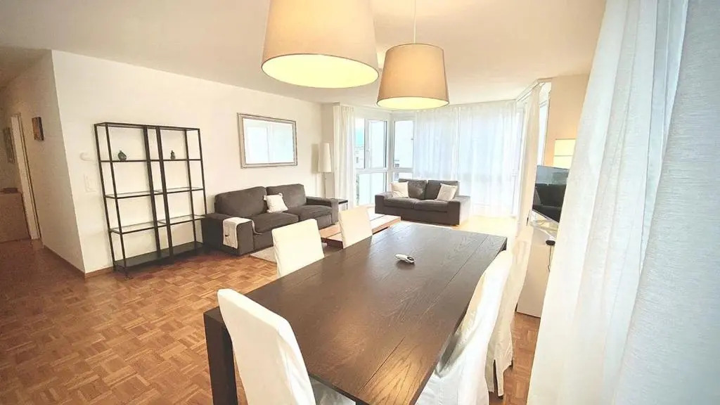 Close to the lake and very spacious 3 bedroom