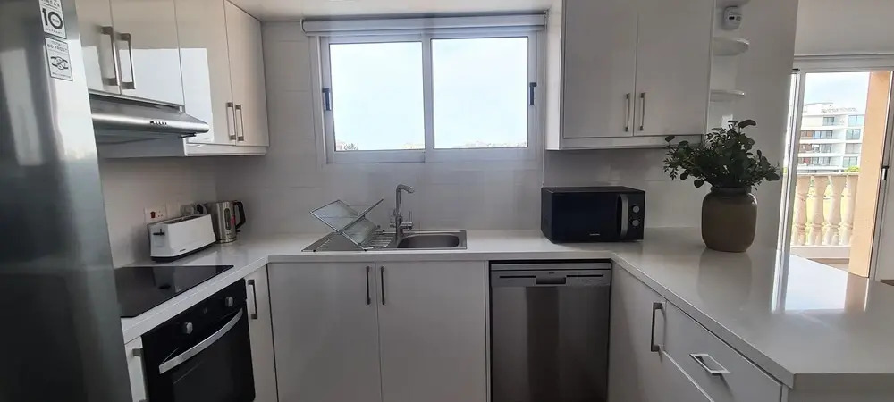 Phaedrus Living: Cityview Luxury Flat Walnut Grove 304