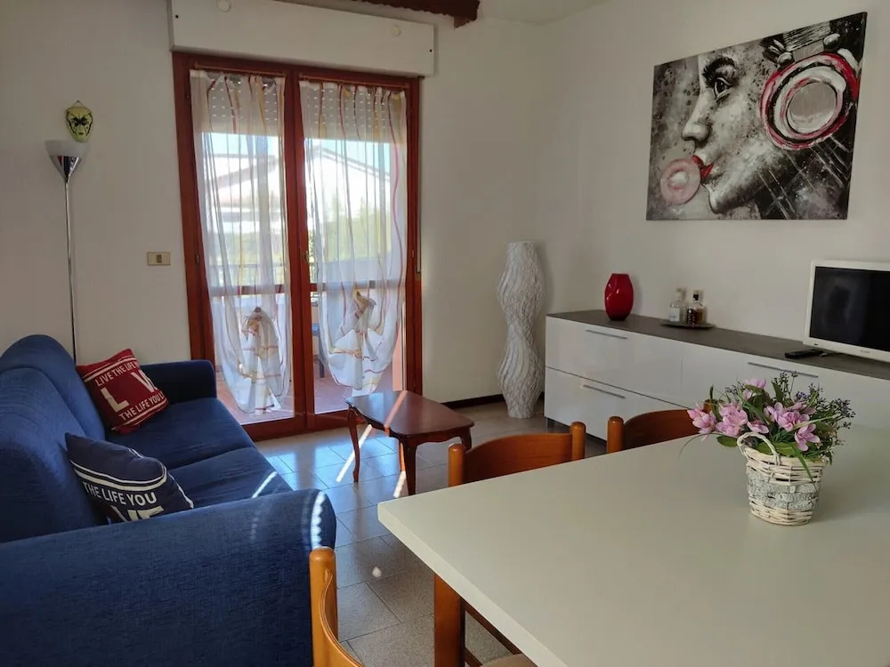 Charming Apartment Close to the Beach