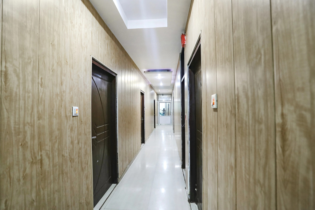 Fabhotel Dps International