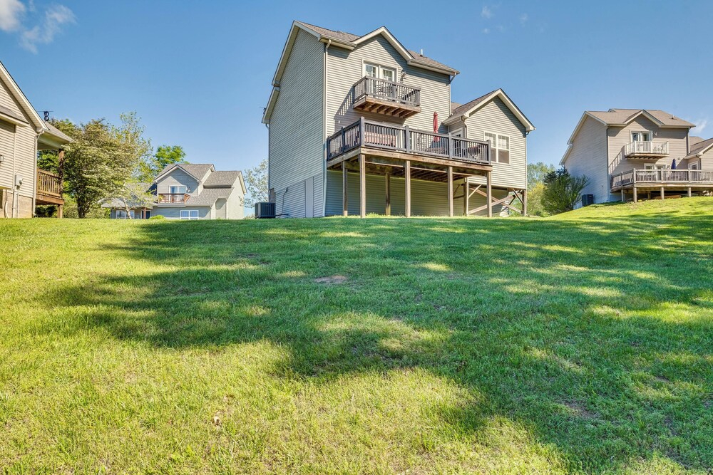 Taylorsville Lake Cottage Rental w/ Hot Tub