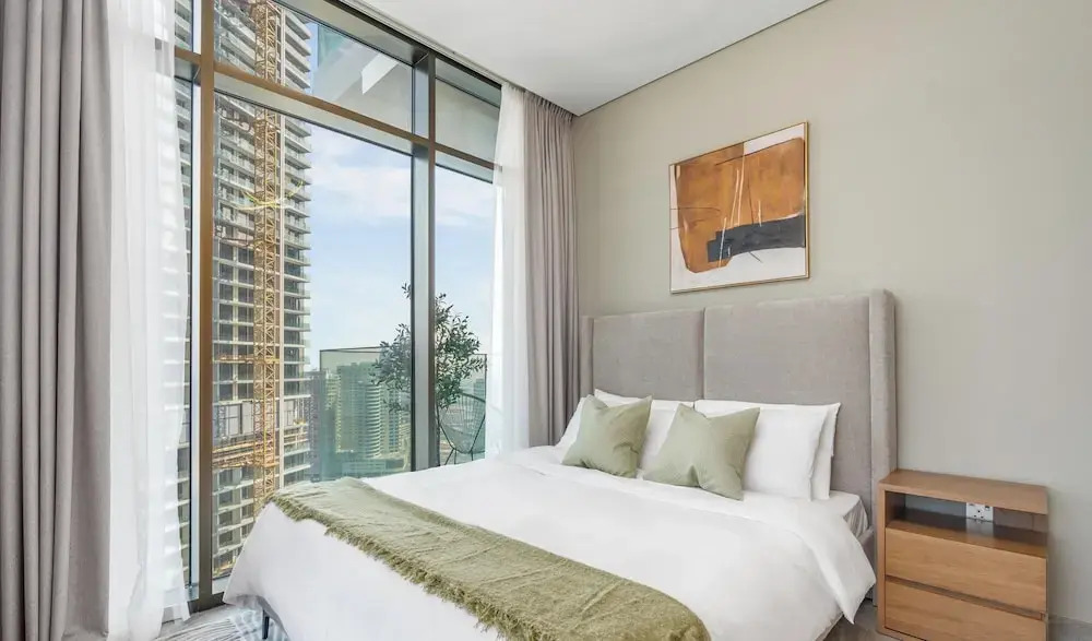 Luxury 2BR in Peninsula One by Bespoke