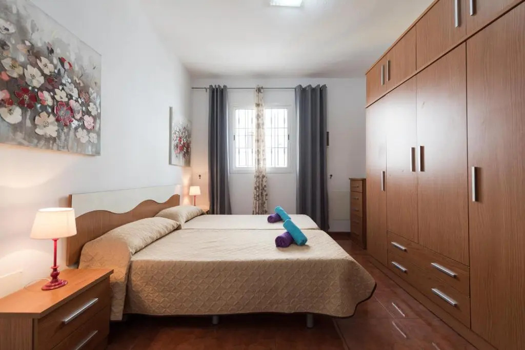 Private Solarium - 2BR House Near the Airport