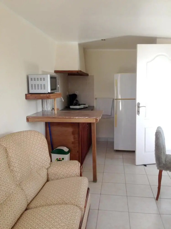 Studio in Triolet, With Enclosed Garden and Wifi - 3 km From the Beach