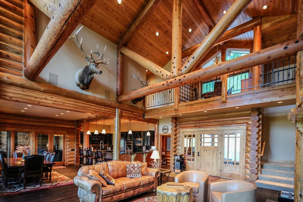 Miracle Lodge - Four Bedroom Cabin with Hot Tub