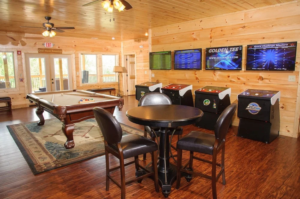 Foxwood Mansion - Fourteen Bedroom Cabin