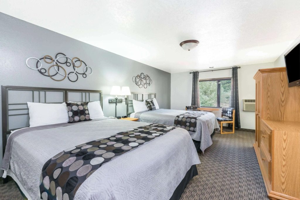 Super 8 by Wyndham Deadwood Black Hills Area