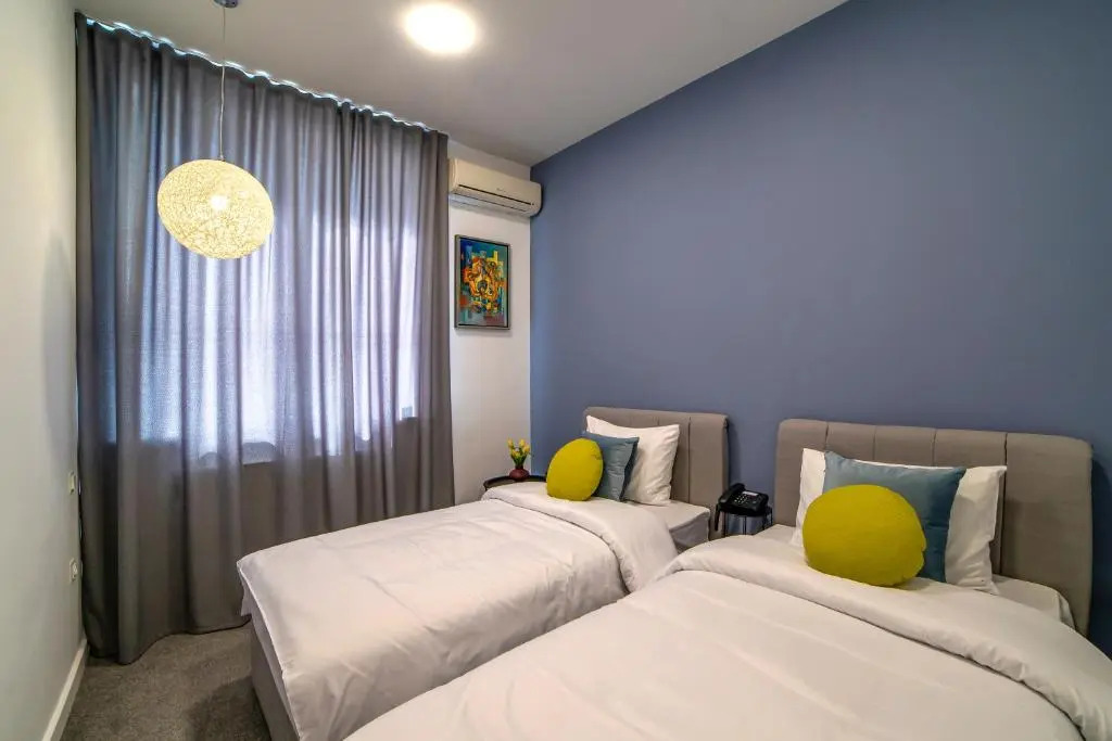Aurora Hotel & Hostel
