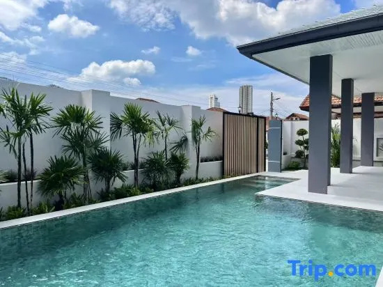 Pattaya Zhongtian Beach Villa / Close to the Beach / 4 Bedrooms 5 Bathrooms 2 Living Rooms