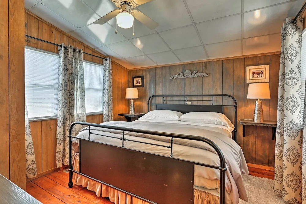 Outer Banks Island Cottage - 1 Mi to Frisco Beach!