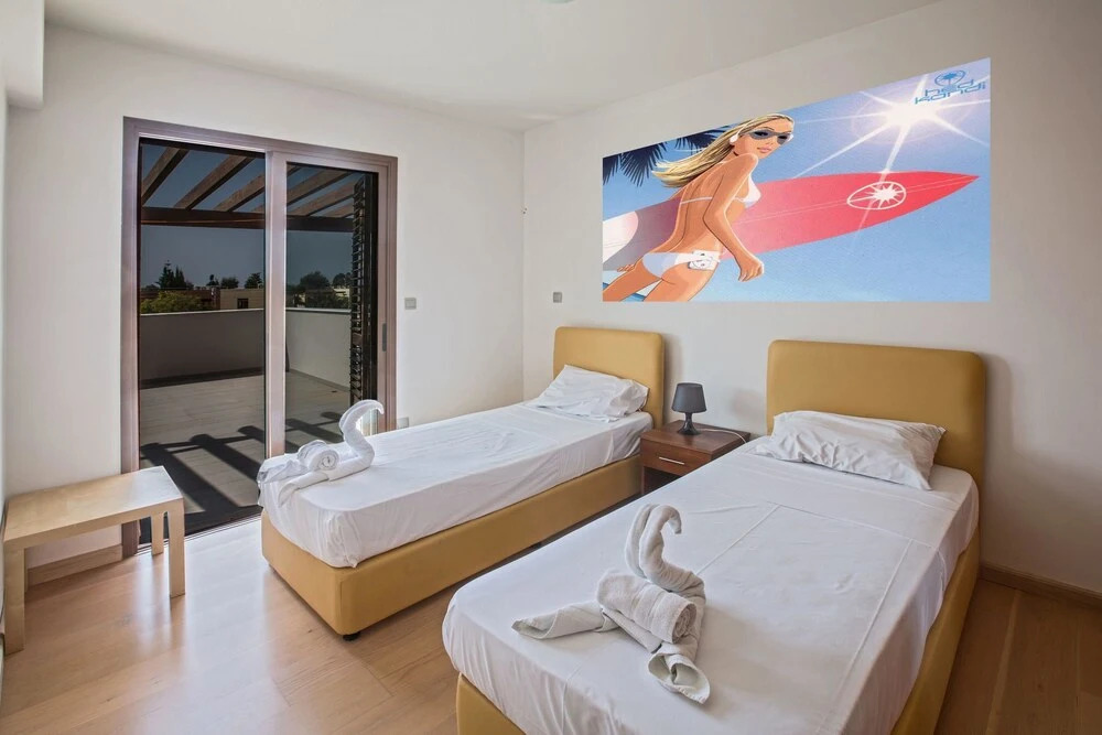 Celebrity Villa Scotty T I3