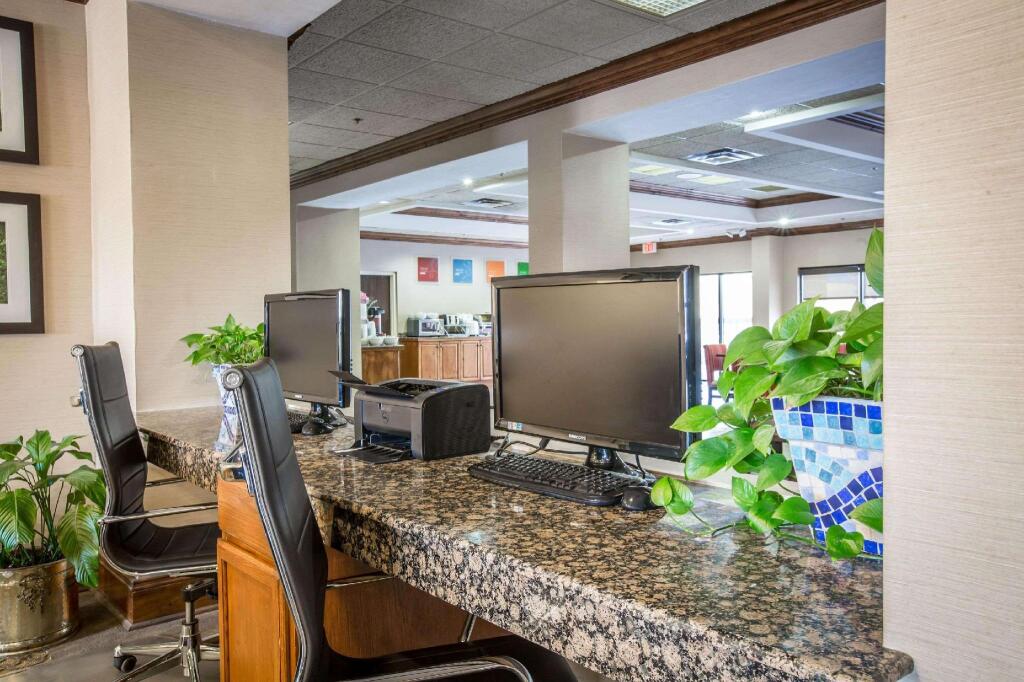 Vista Suites Near Island and Leconte Convention Center