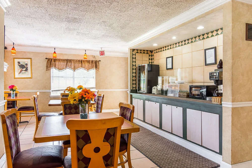 Rodeway Inn & Suites