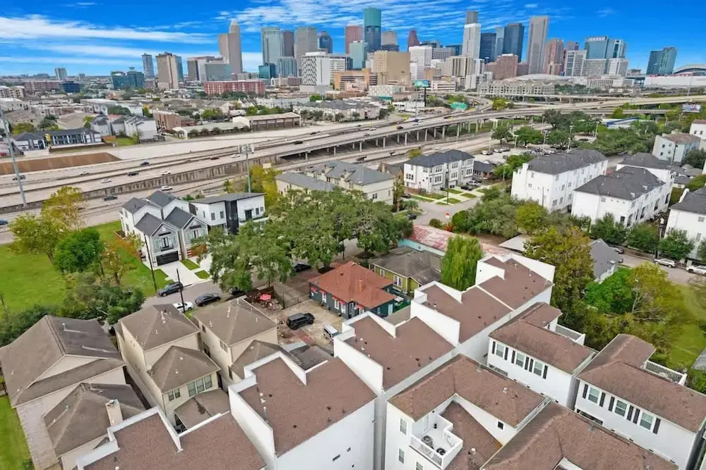 Luxurious 3 Bed3 Bath Near Downtown Houston