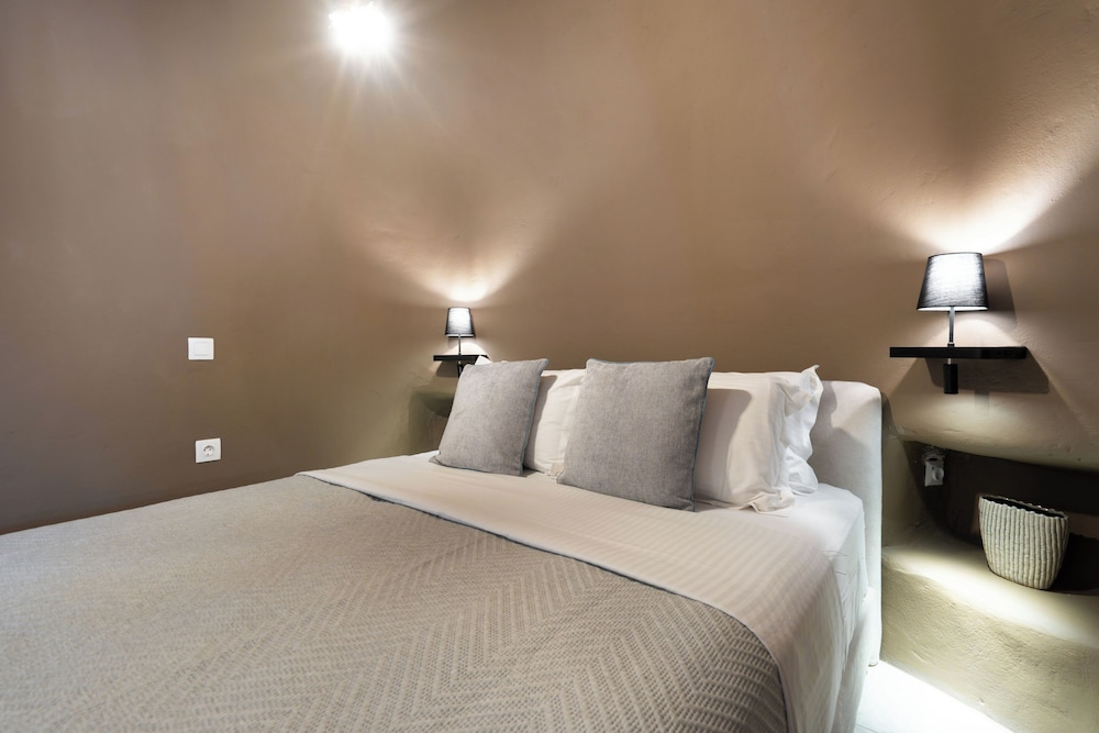 Litheos Santorini Luxury Cave Suites