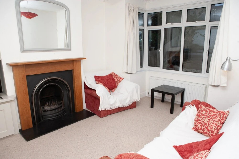 Charming 2 Bedroom House Near City Centre