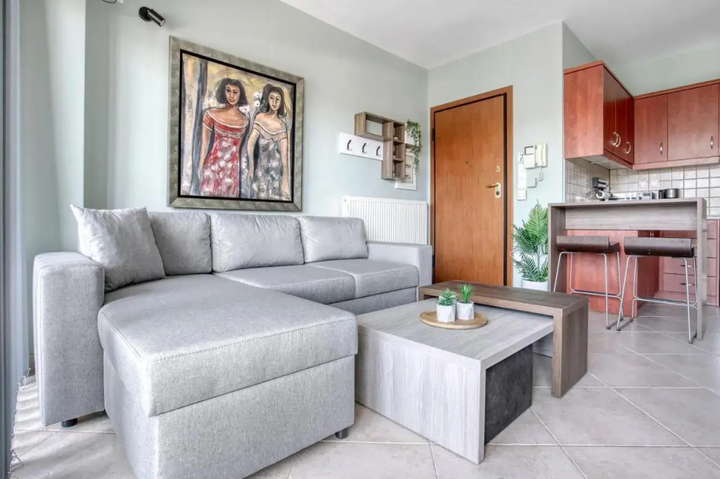 Sunny & cosy 2nd floor apt with a balcony