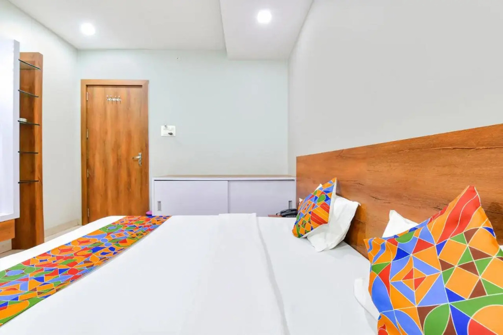 FabHotel Raghumani Palace - Nr Mahakal Mandir