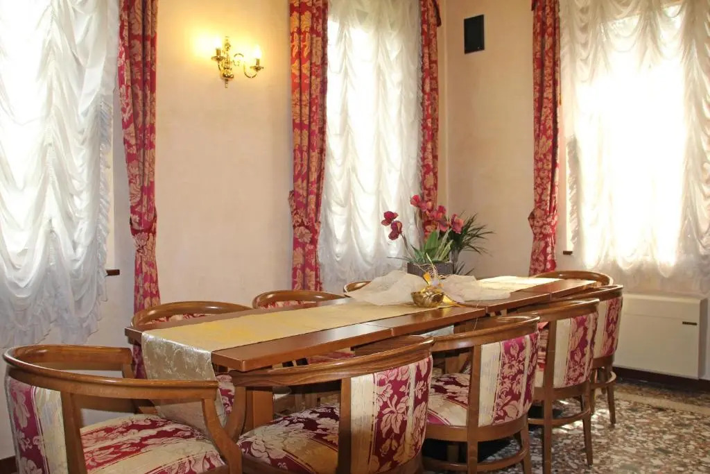 Park Hotel Villa Leon dOro