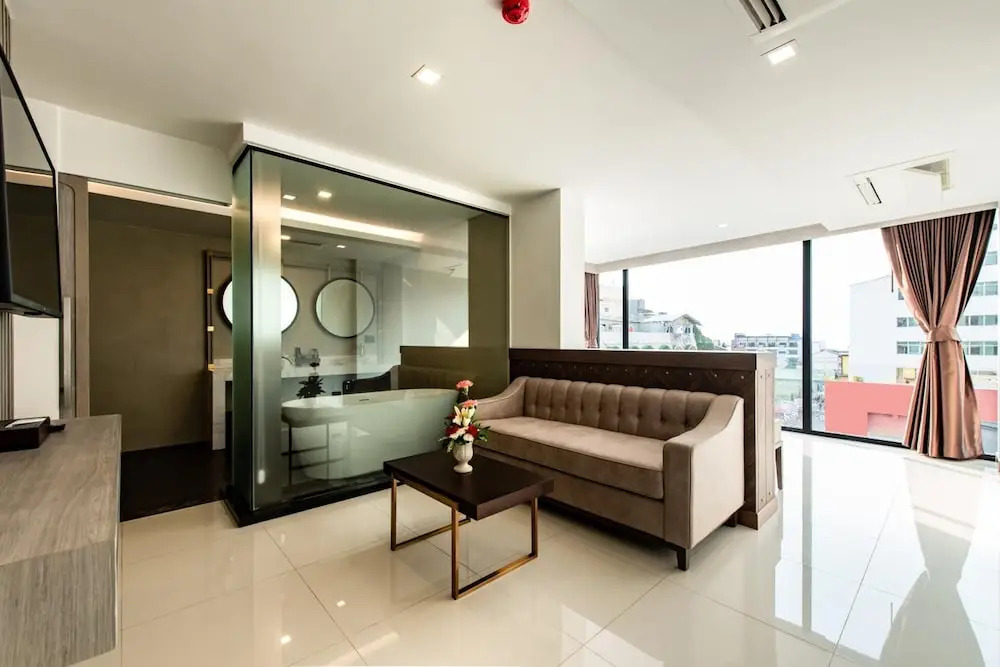 Отель Blackwoods Hotel Pattaya